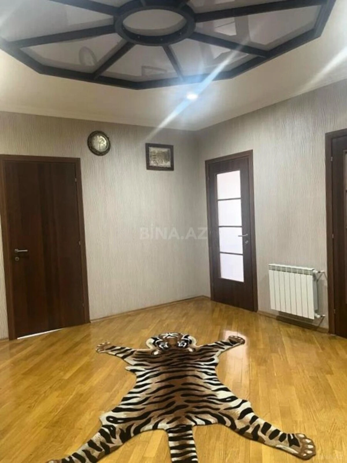 Satılır 3 otaqlı mənzil 152 m²