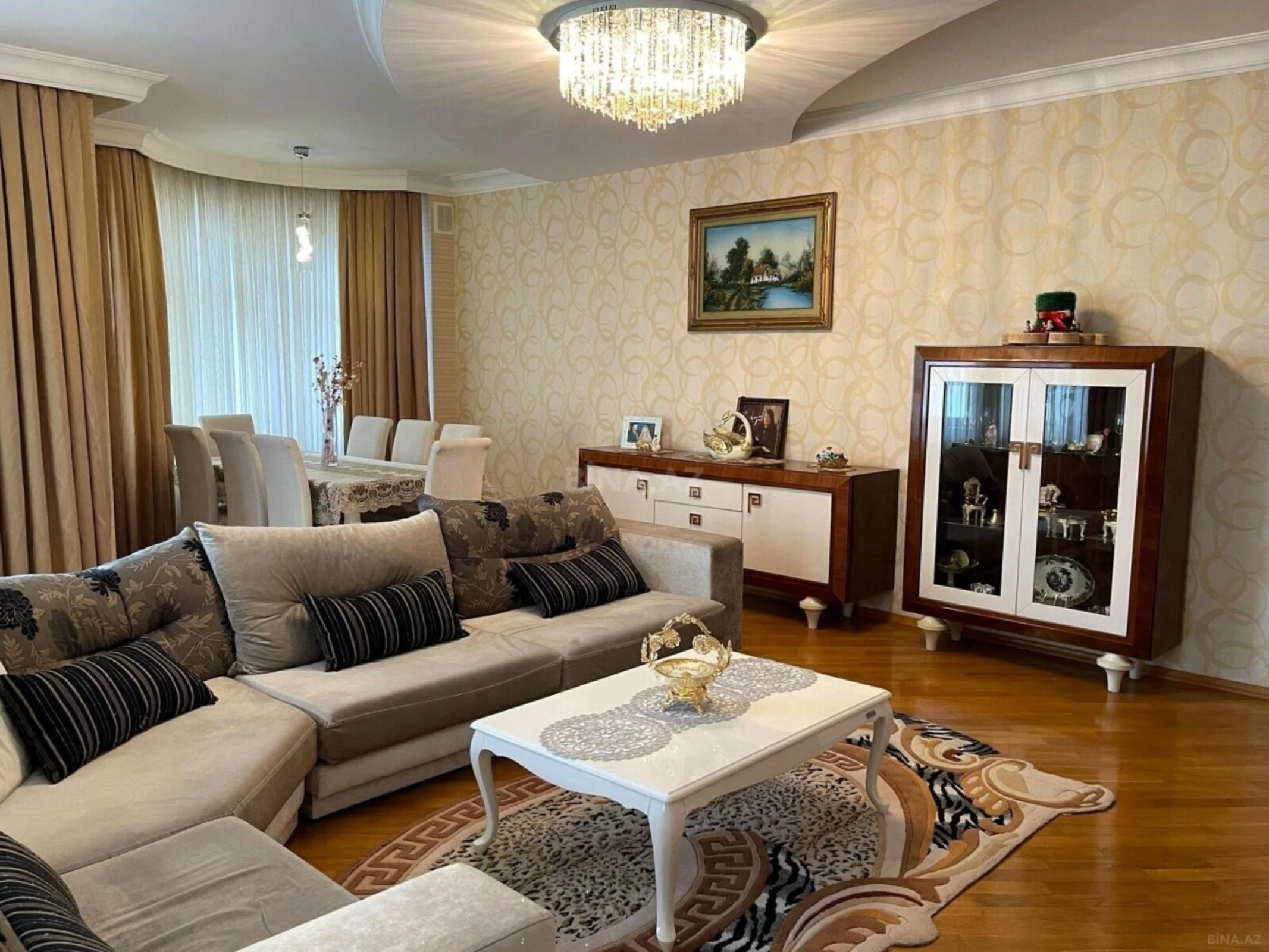 Satılır 3 otaqlı mənzil 152 m²