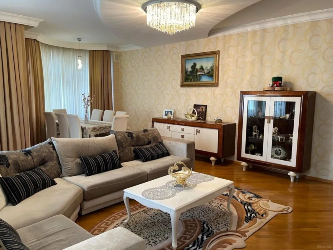Satılır 3 otaqlı mənzil 152 m²