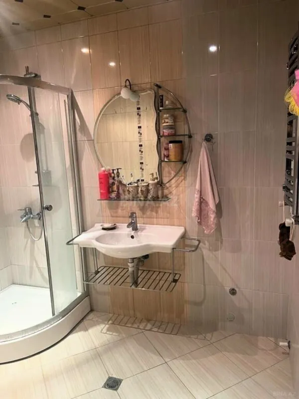 Satılır 3 otaqlı mənzil 152 m²