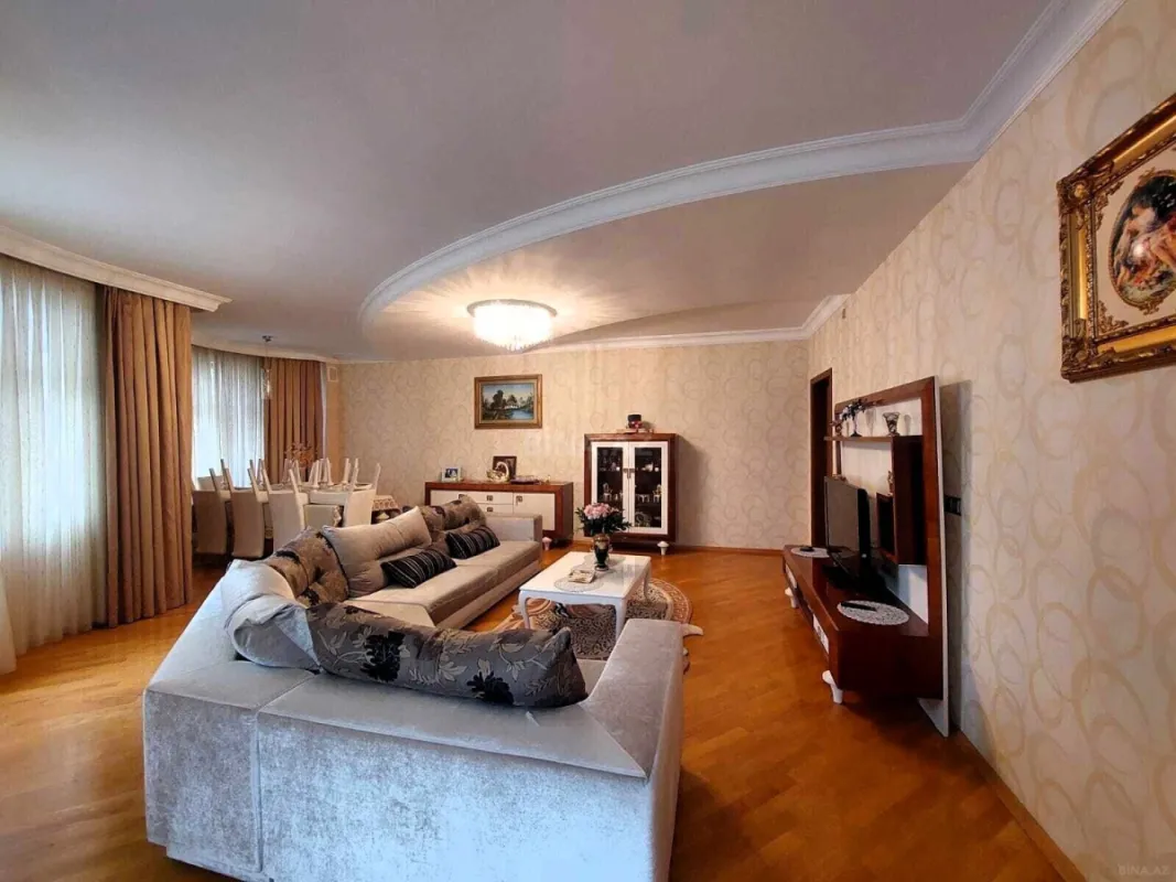Satılır 3 otaqlı mənzil 152 m²