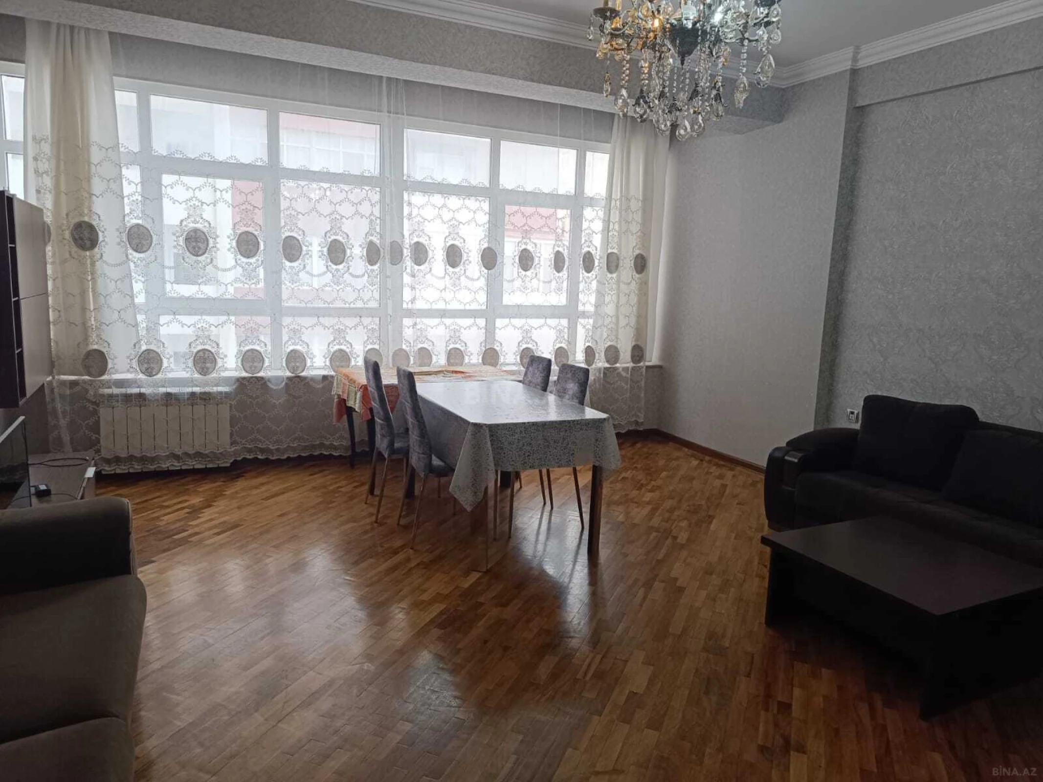 Kirayə verilir 2 otaqlı mənzil 99 m²