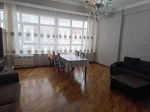 Kirayə verilir 2 otaqlı mənzil 99 m²