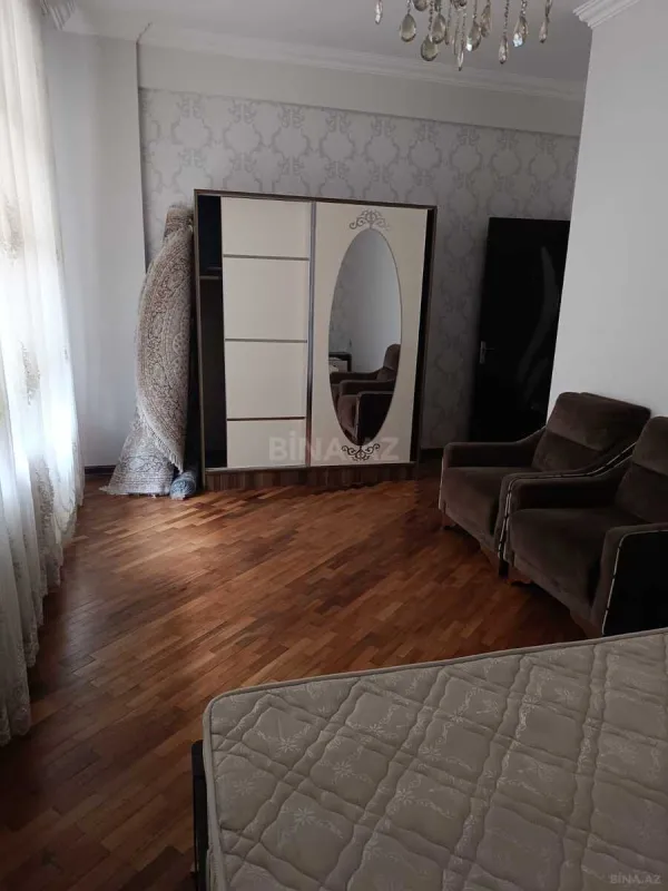 Kirayə verilir 2 otaqlı mənzil 99 m²