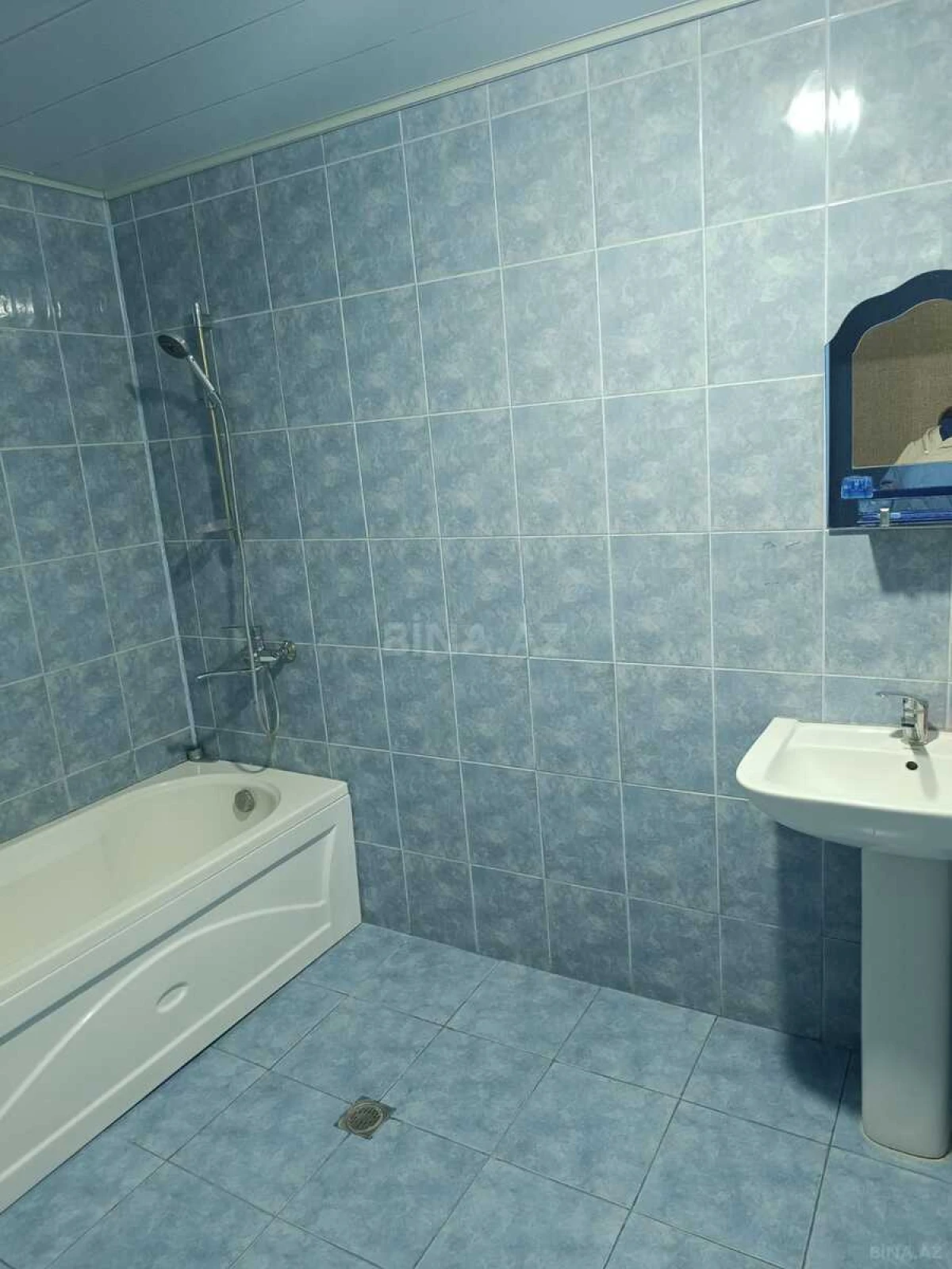 Kirayə verilir 2 otaqlı mənzil 99 m²