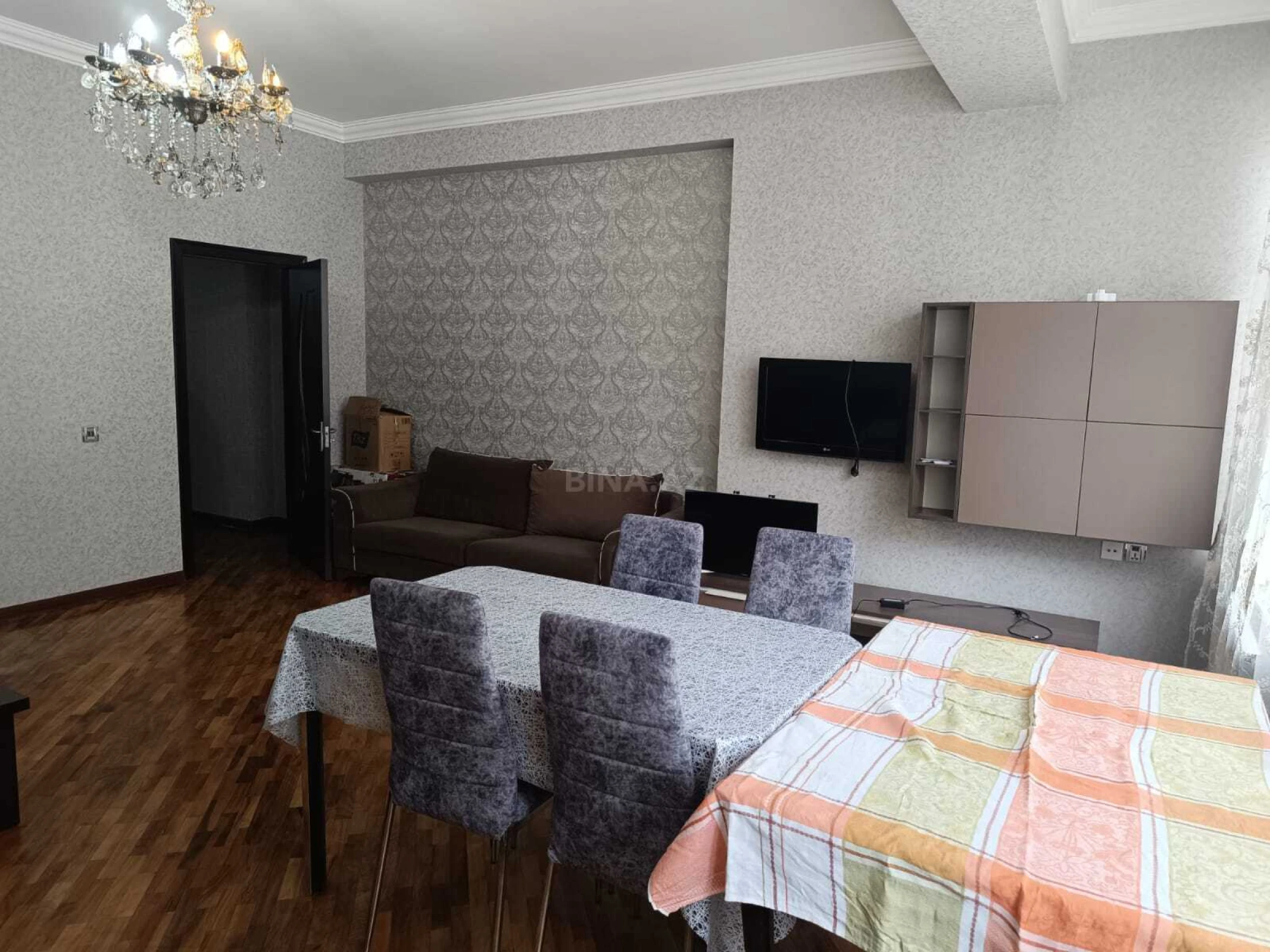 Kirayə verilir 2 otaqlı mənzil 99 m²