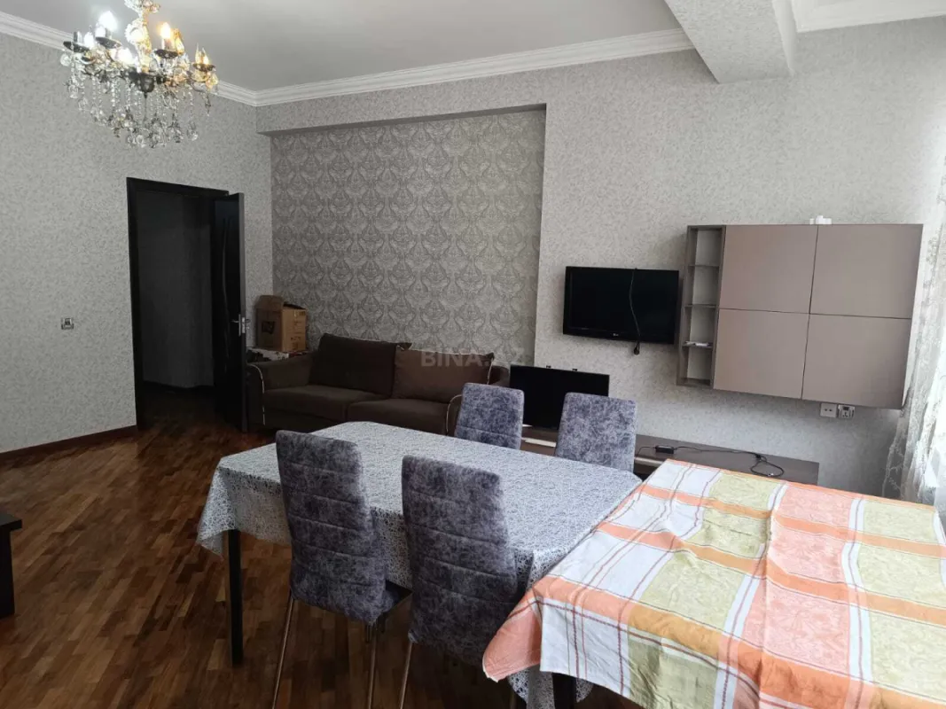 Kirayə verilir 2 otaqlı mənzil 99 m²