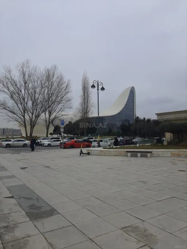 Satılır 5 otaqlı mənzil 190 m²