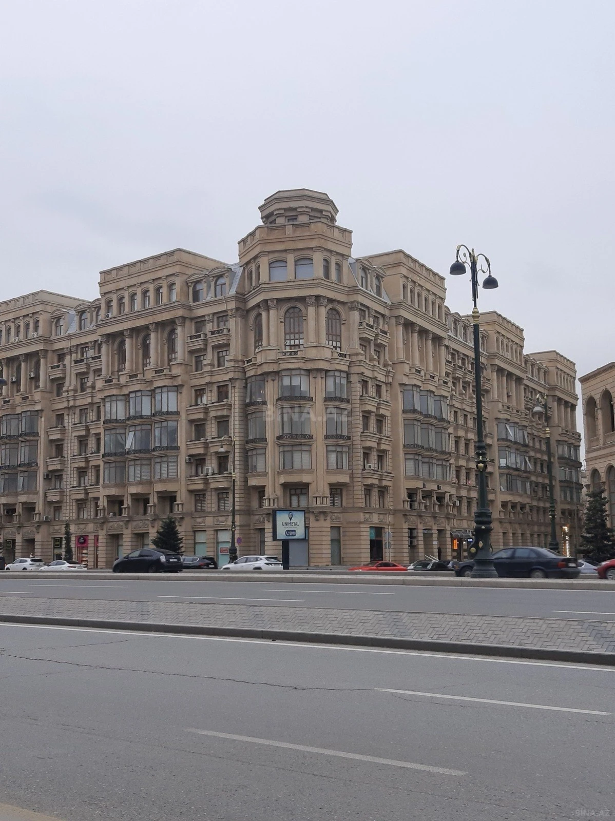 Satılır 5 otaqlı mənzil 190 m²