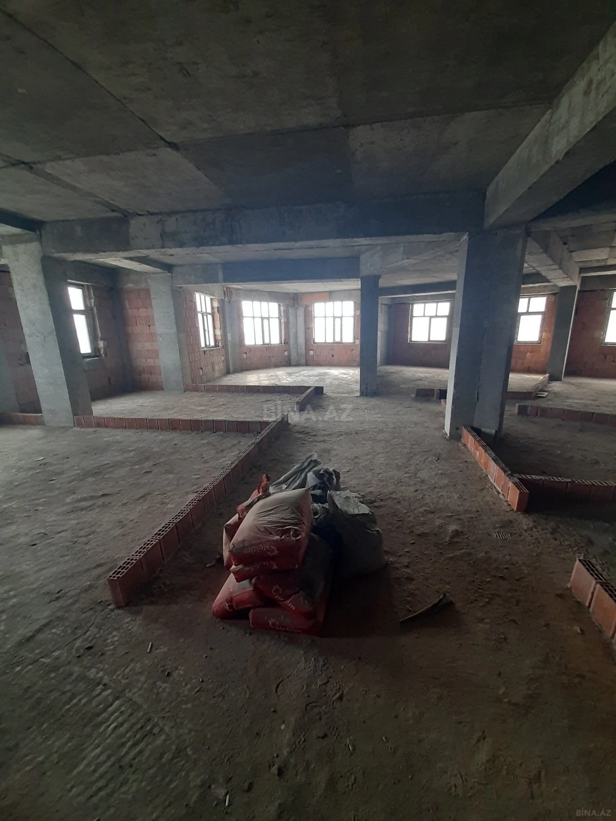 Satılır 5 otaqlı mənzil 190 m²