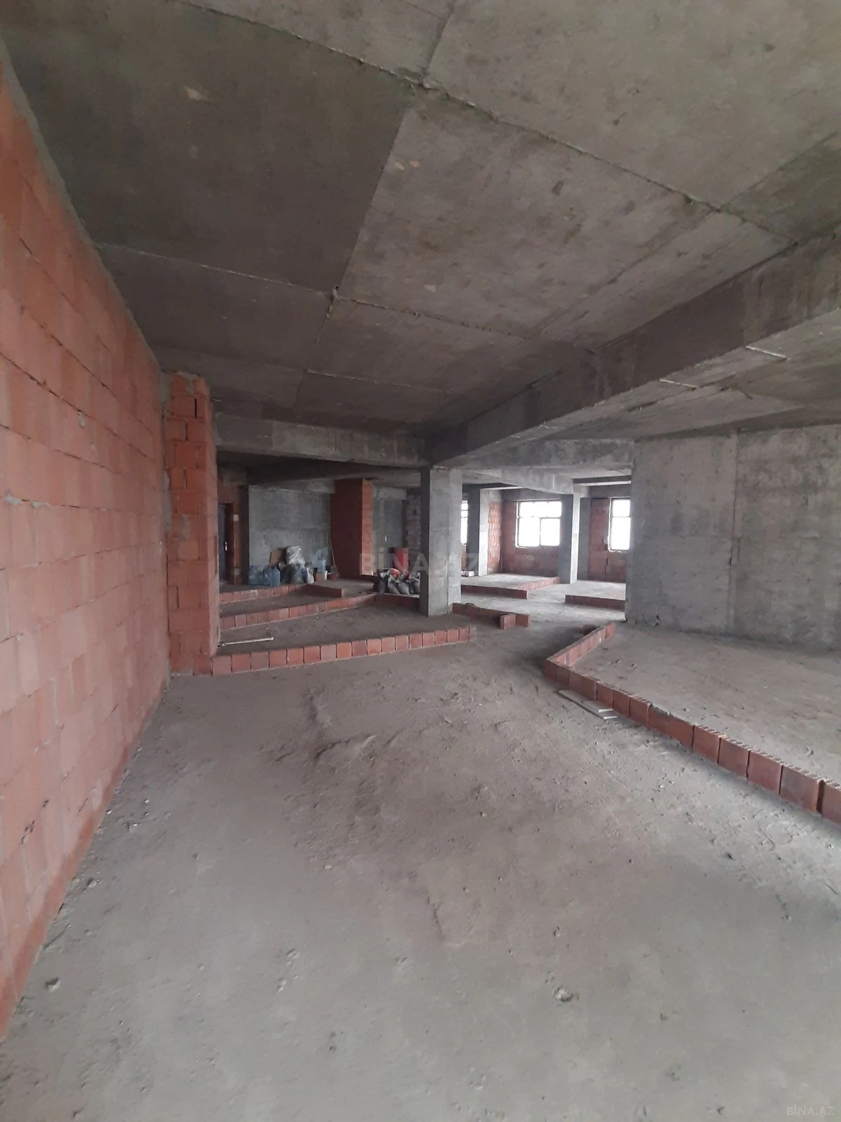 Satılır 5 otaqlı mənzil 190 m²