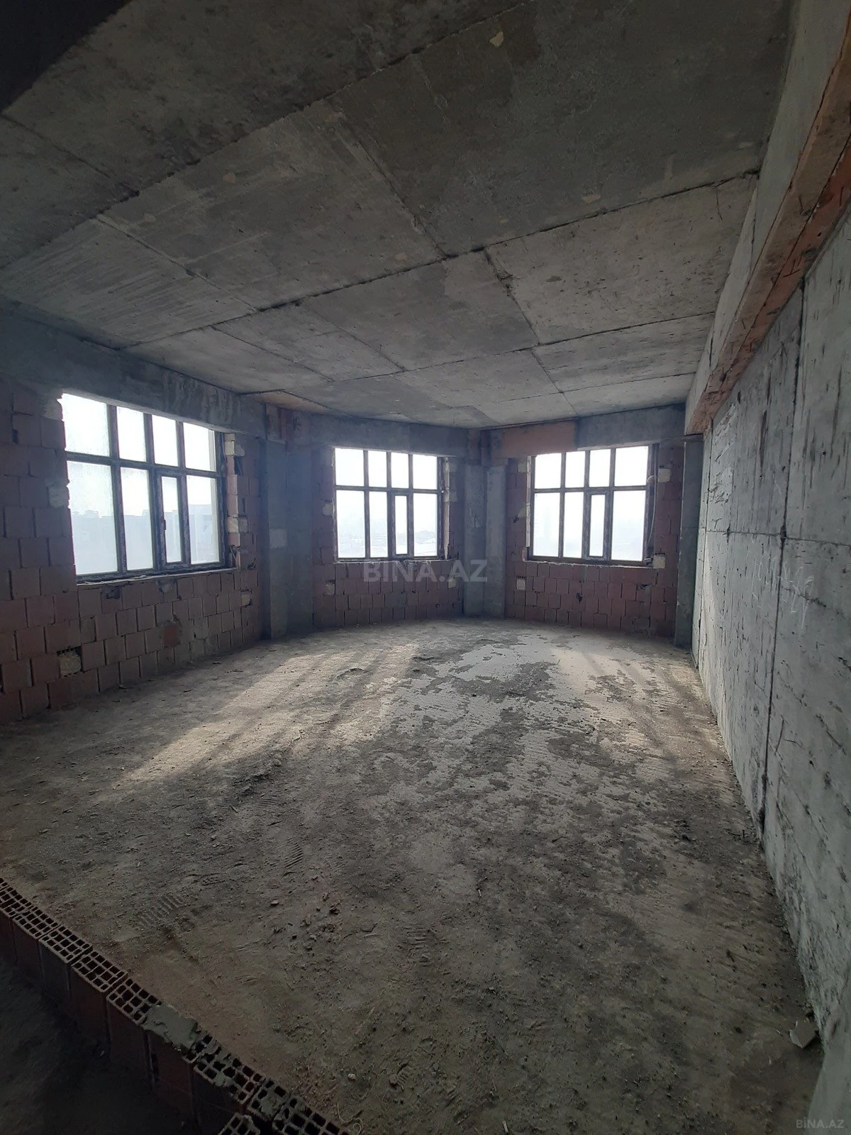 Satılır 5 otaqlı mənzil 190 m²