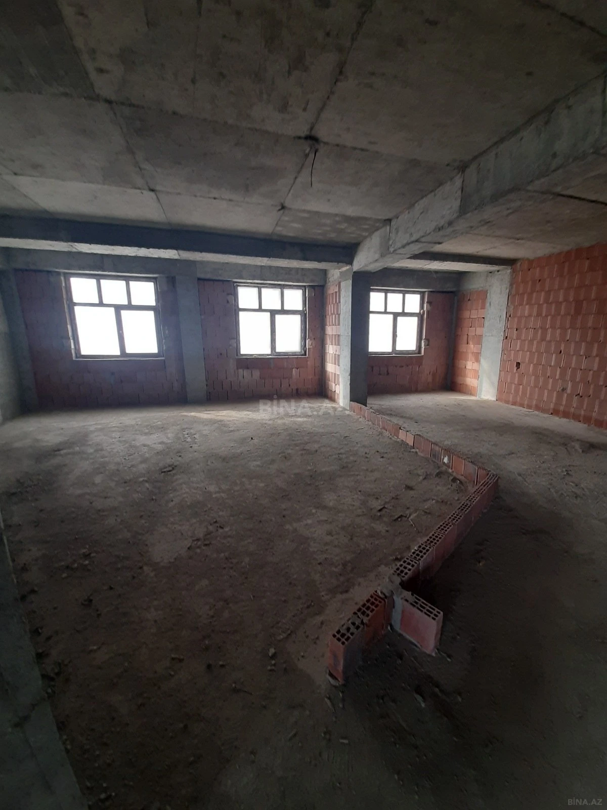 Satılır 5 otaqlı mənzil 190 m²