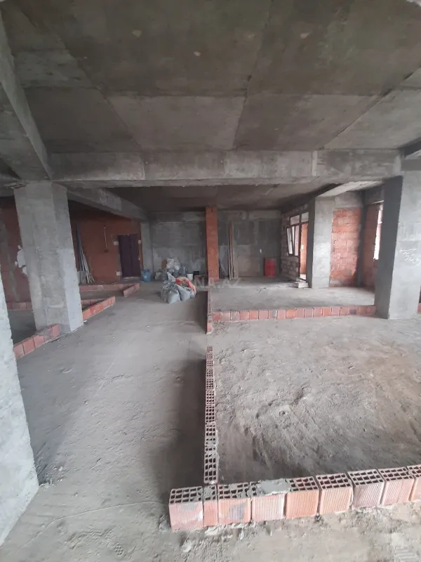 Satılır 5 otaqlı mənzil 190 m²