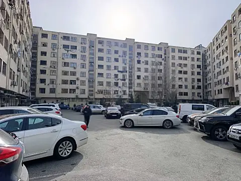 Satılır 5 otaqlı mənzil 190 m²