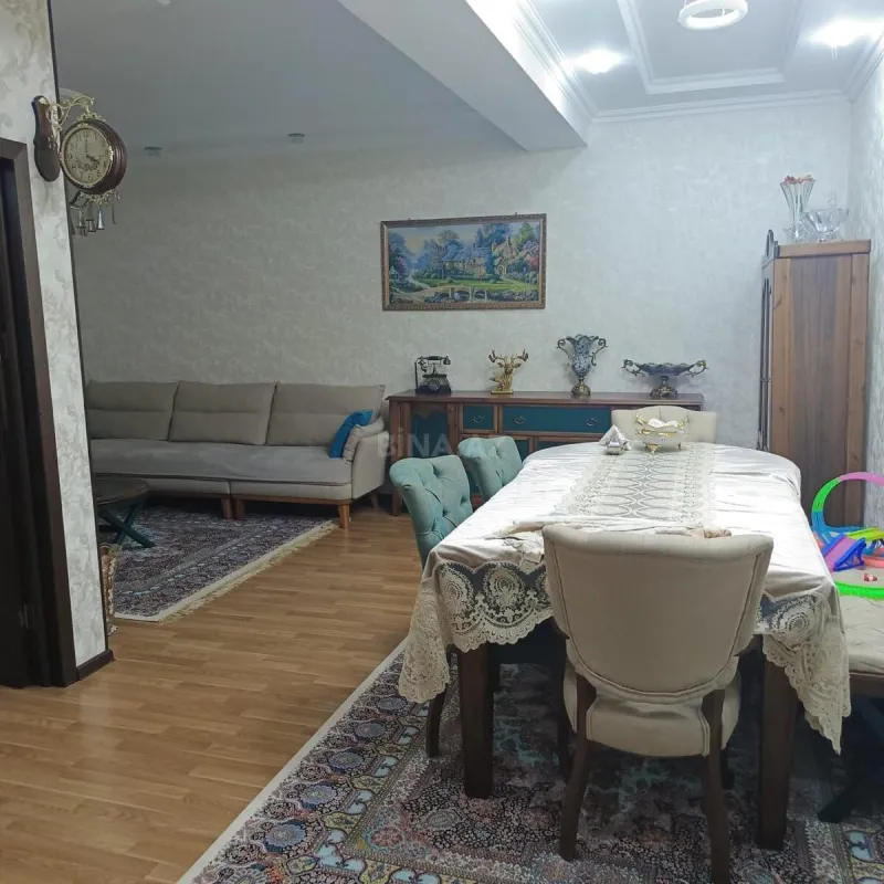 Kirayə verilir 2 otaqlı mənzil 82 m²
