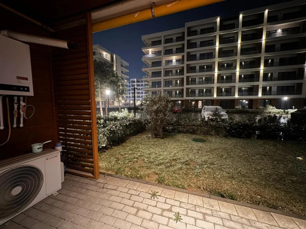 Satılır 2 otaqlı mənzil 100 m²