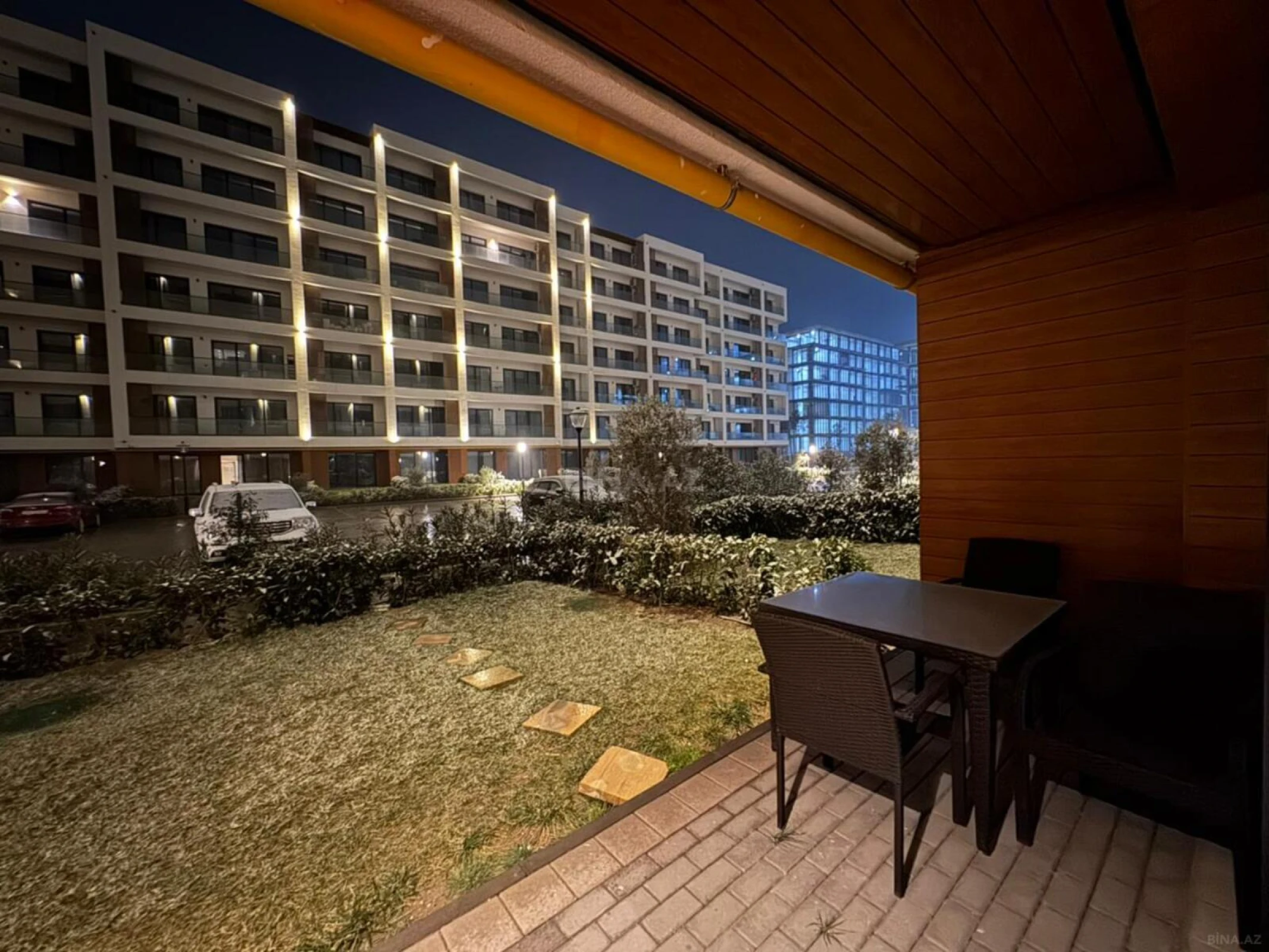 Satılır 2 otaqlı mənzil 100 m²