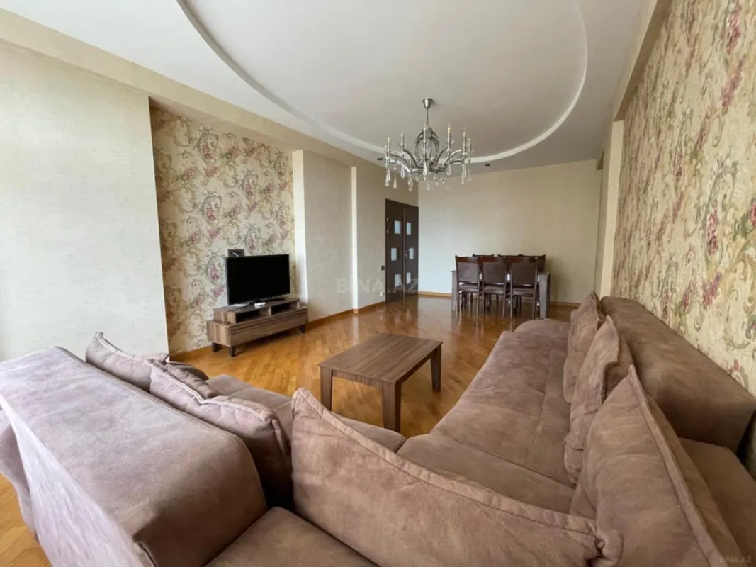 Kirayə verilir 3 otaqlı mənzil 140 m²