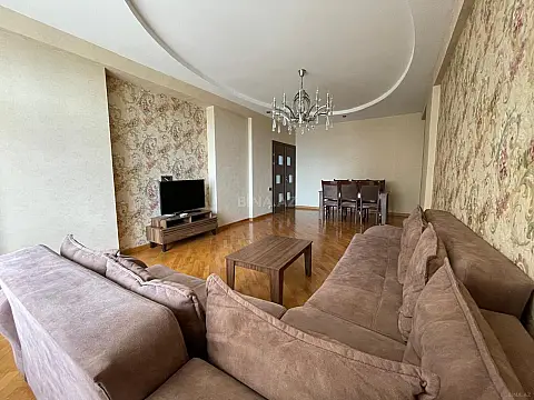 Kirayə verilir 3 otaqlı mənzil 140 m²