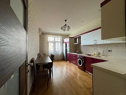 Kirayə verilir 3 otaqlı mənzil 140 m²