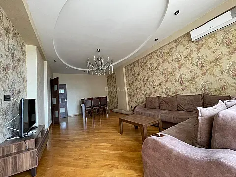 Kirayə verilir 3 otaqlı mənzil 140 m² — Bakı, Nərimanov 3 otaq 140.00 m²