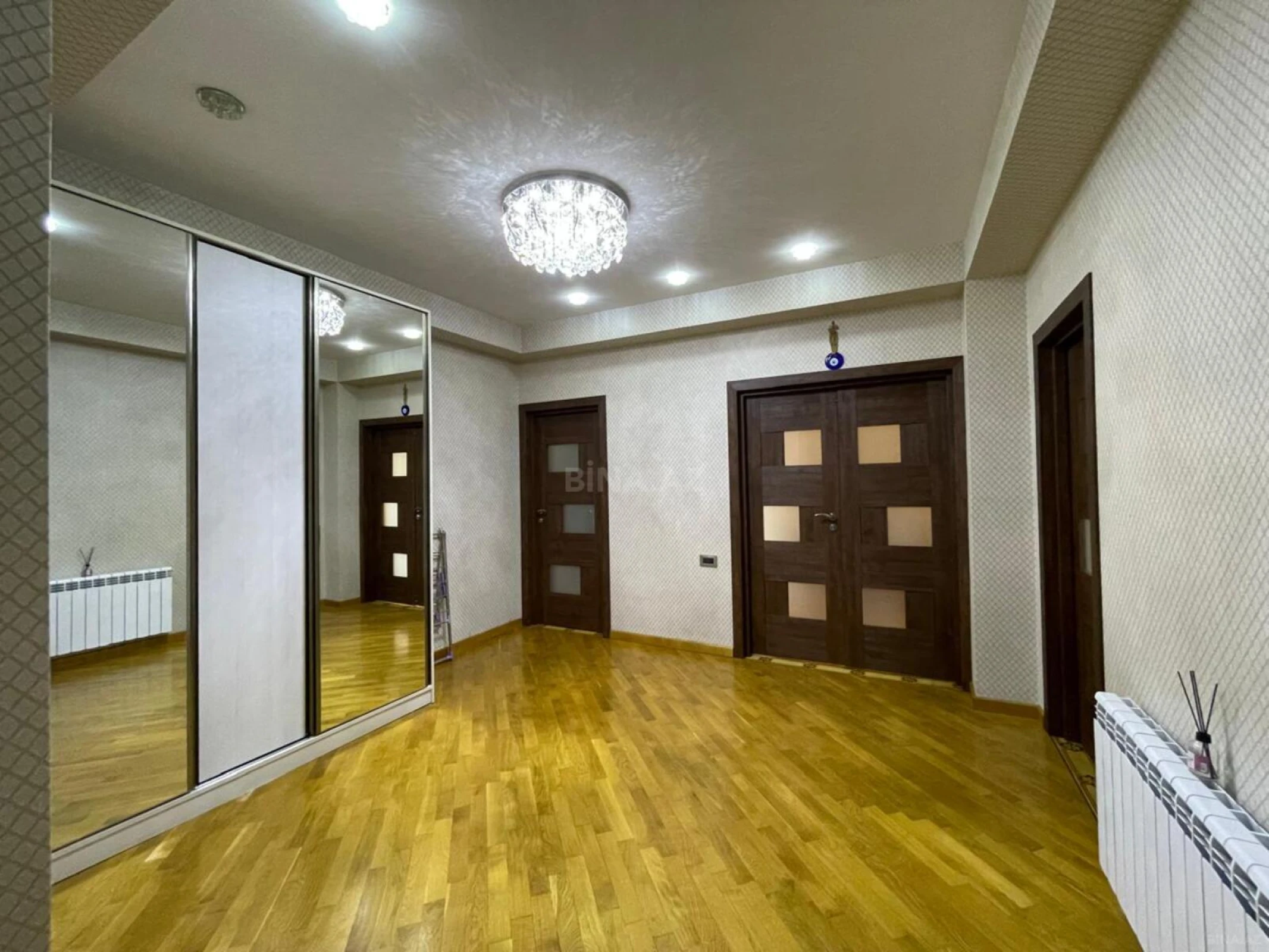 Kirayə verilir 3 otaqlı mənzil 140 m²