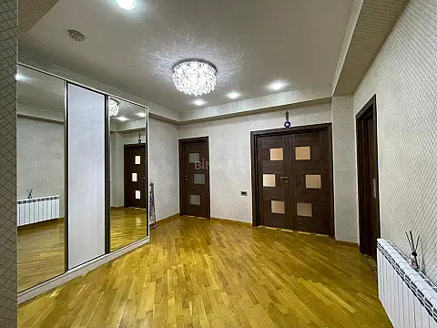 Kirayə verilir 3 otaqlı mənzil 140 m²