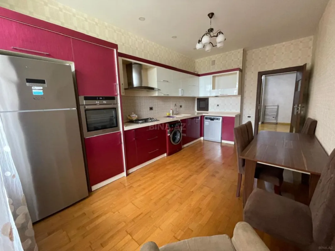 Kirayə verilir 3 otaqlı mənzil 140 m²