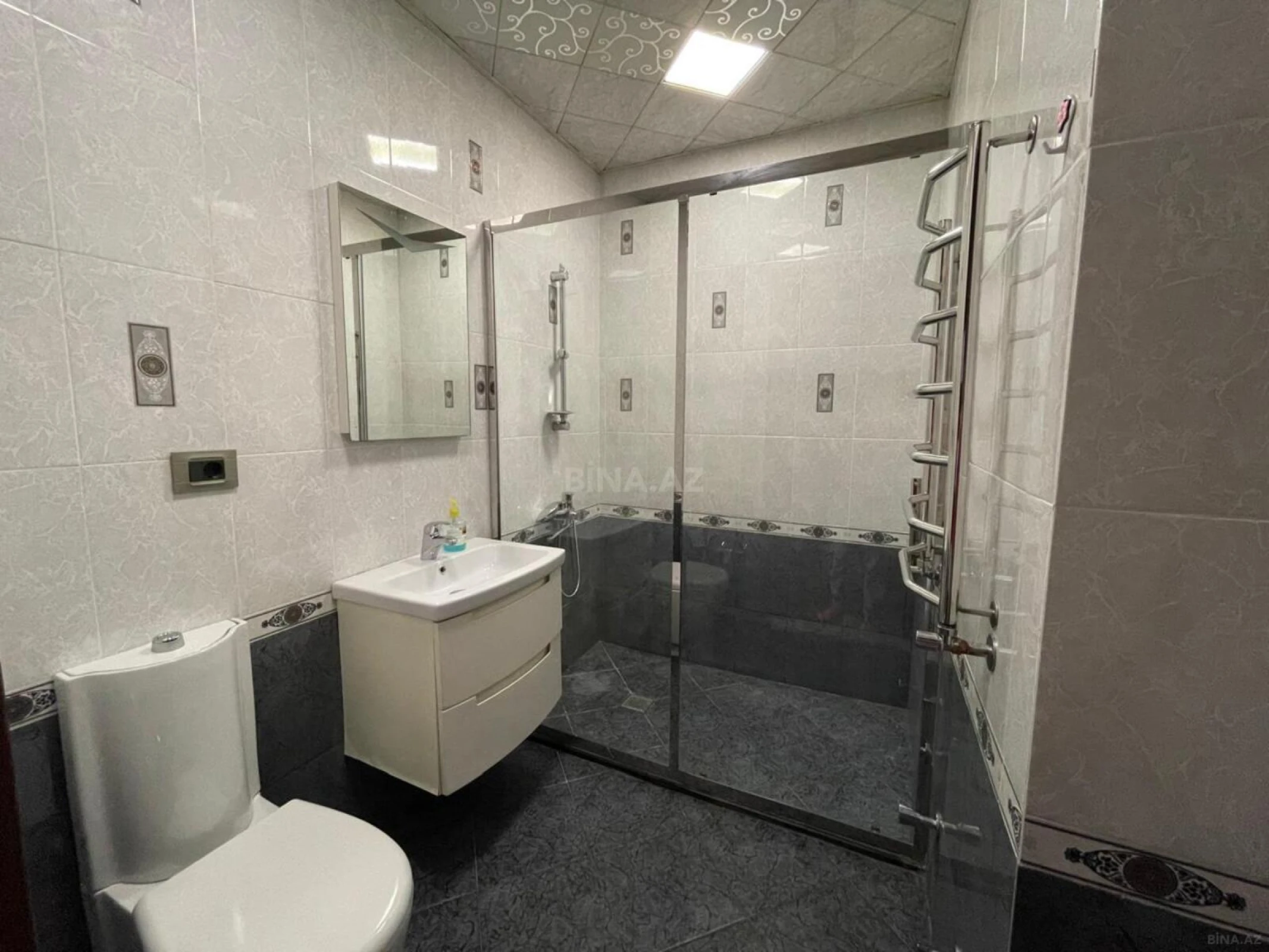 Kirayə verilir 3 otaqlı mənzil 140 m²