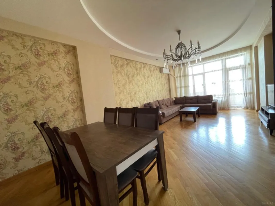 Kirayə verilir 3 otaqlı mənzil 140 m²