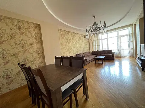 Kirayə verilir 3 otaqlı mənzil 140 m²