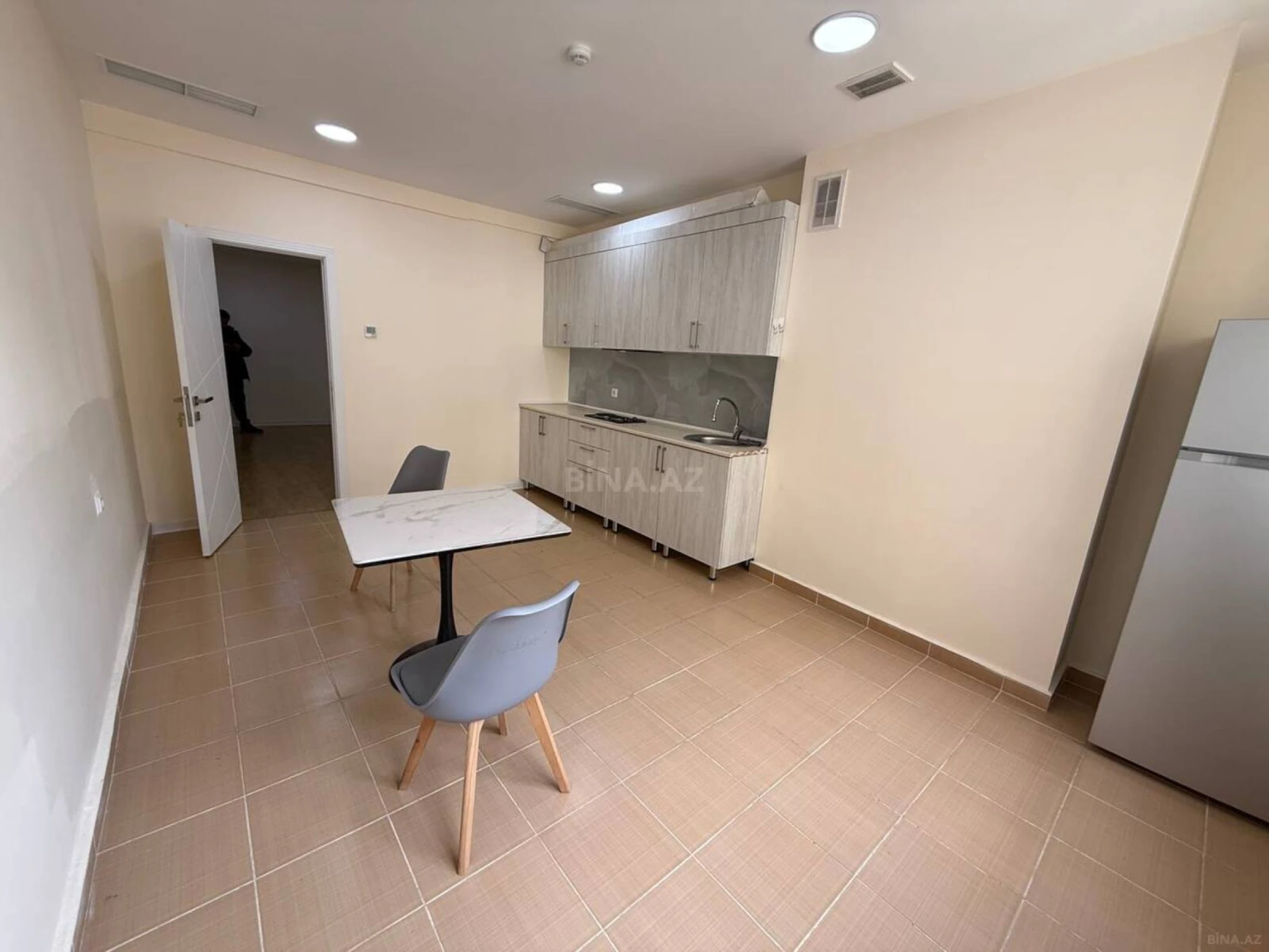 Kirayə verilir 4 otaqlı ofis 190 m²