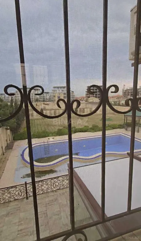 Satılır 12 otaqlı həyət evi 400 m²