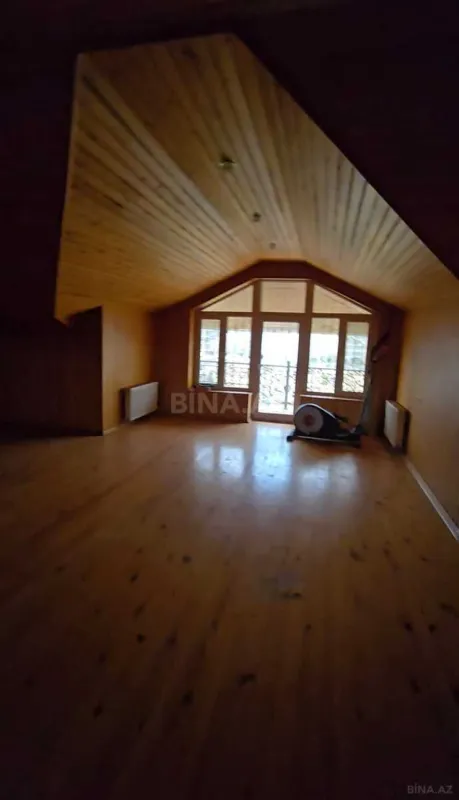 Satılır 12 otaqlı həyət evi 400 m²