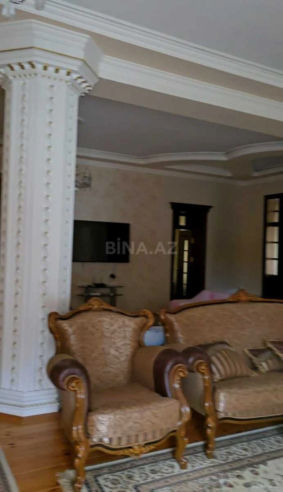 Satılır 12 otaqlı həyət evi 400 m²