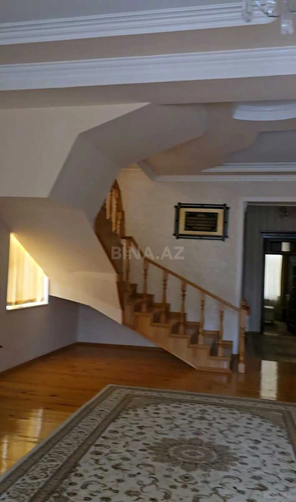 Satılır 12 otaqlı həyət evi 400 m²