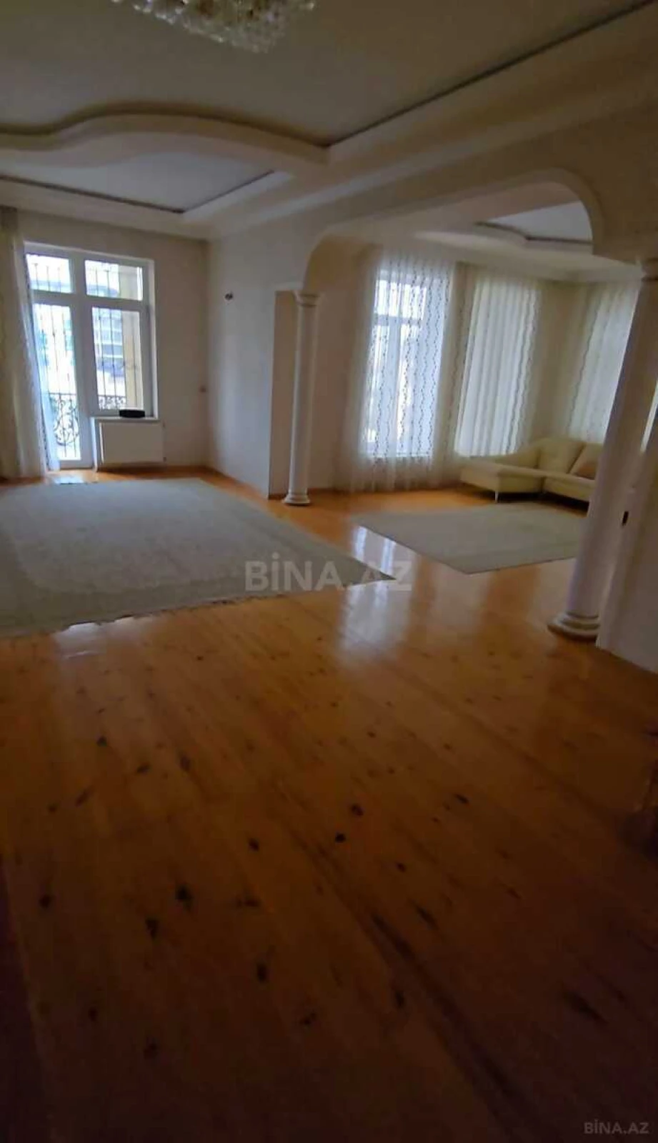 Satılır 12 otaqlı həyət evi 400 m²