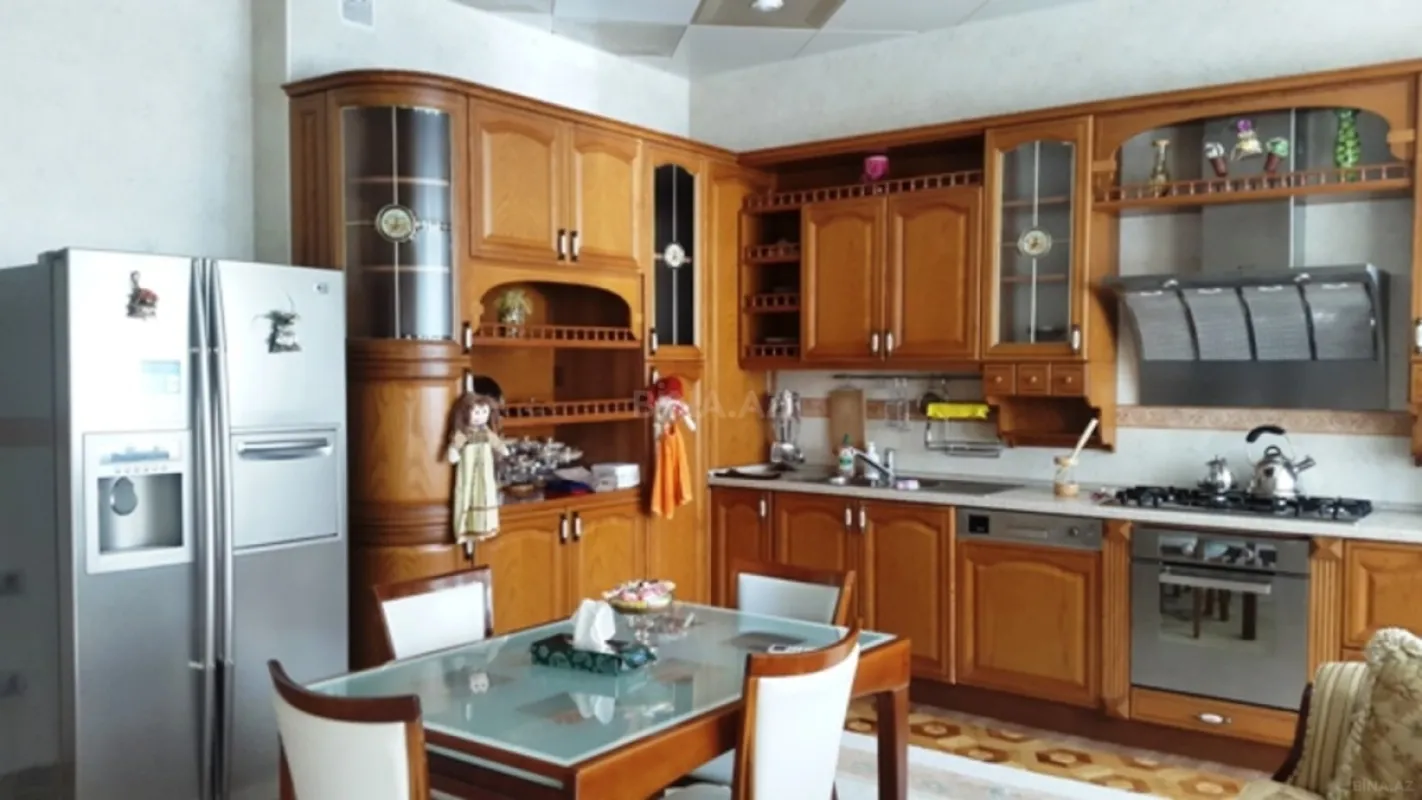 Satılır 4 otaqlı mənzil 205 m²