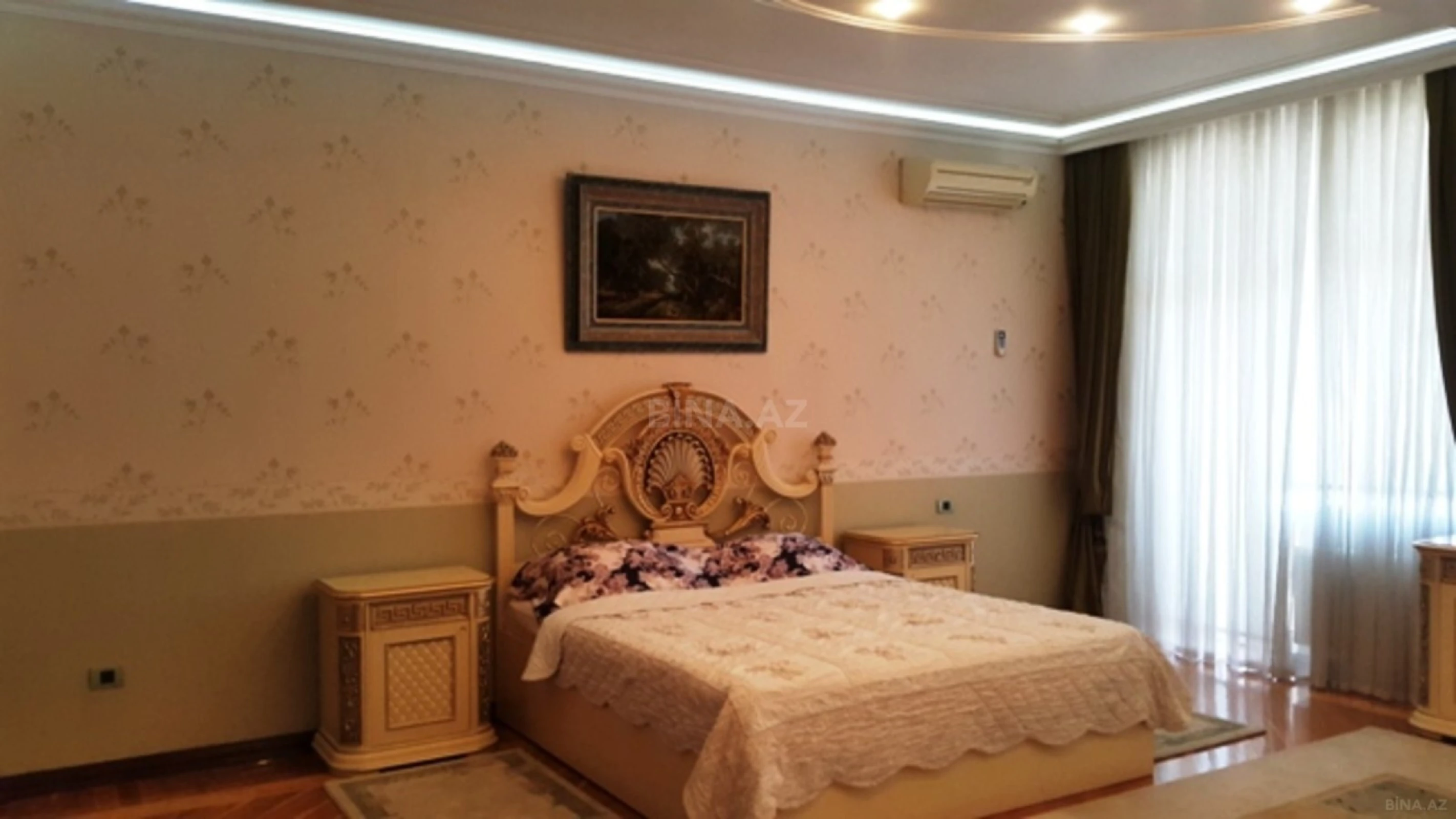 Satılır 4 otaqlı mənzil 205 m²