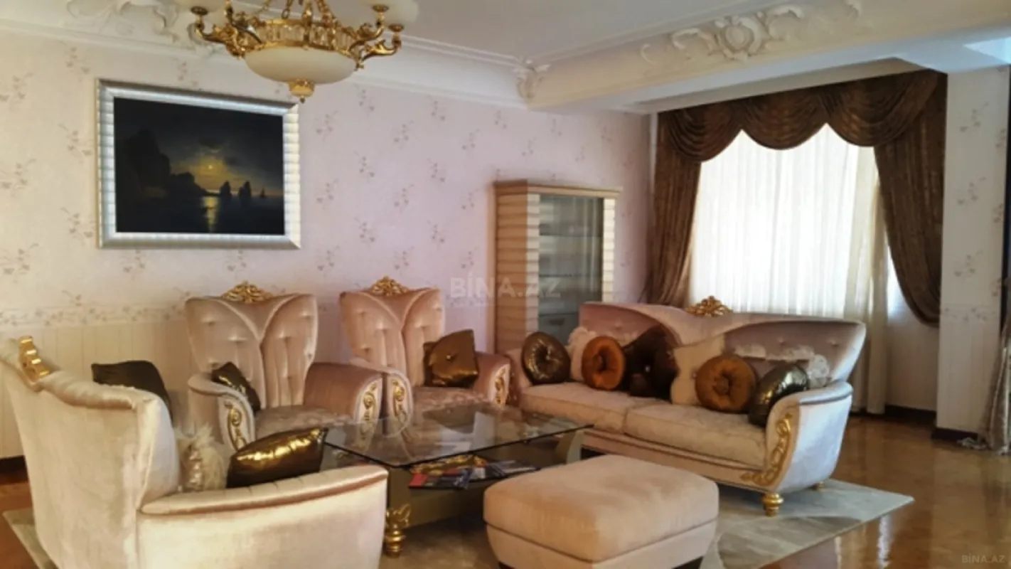 Satılır 4 otaqlı mənzil 205 m²