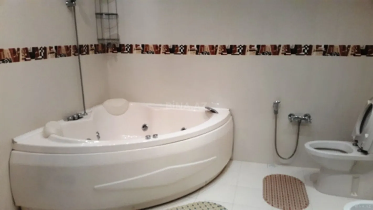 Satılır 4 otaqlı mənzil 205 m²