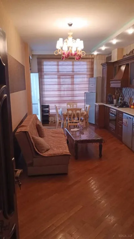 Satılır 4 otaqlı mənzil 170 m²