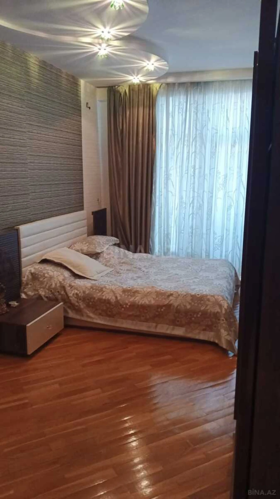 Satılır 4 otaqlı mənzil 170 m²