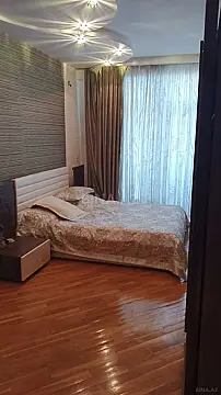 Satılır 4 otaqlı mənzil 170 m²