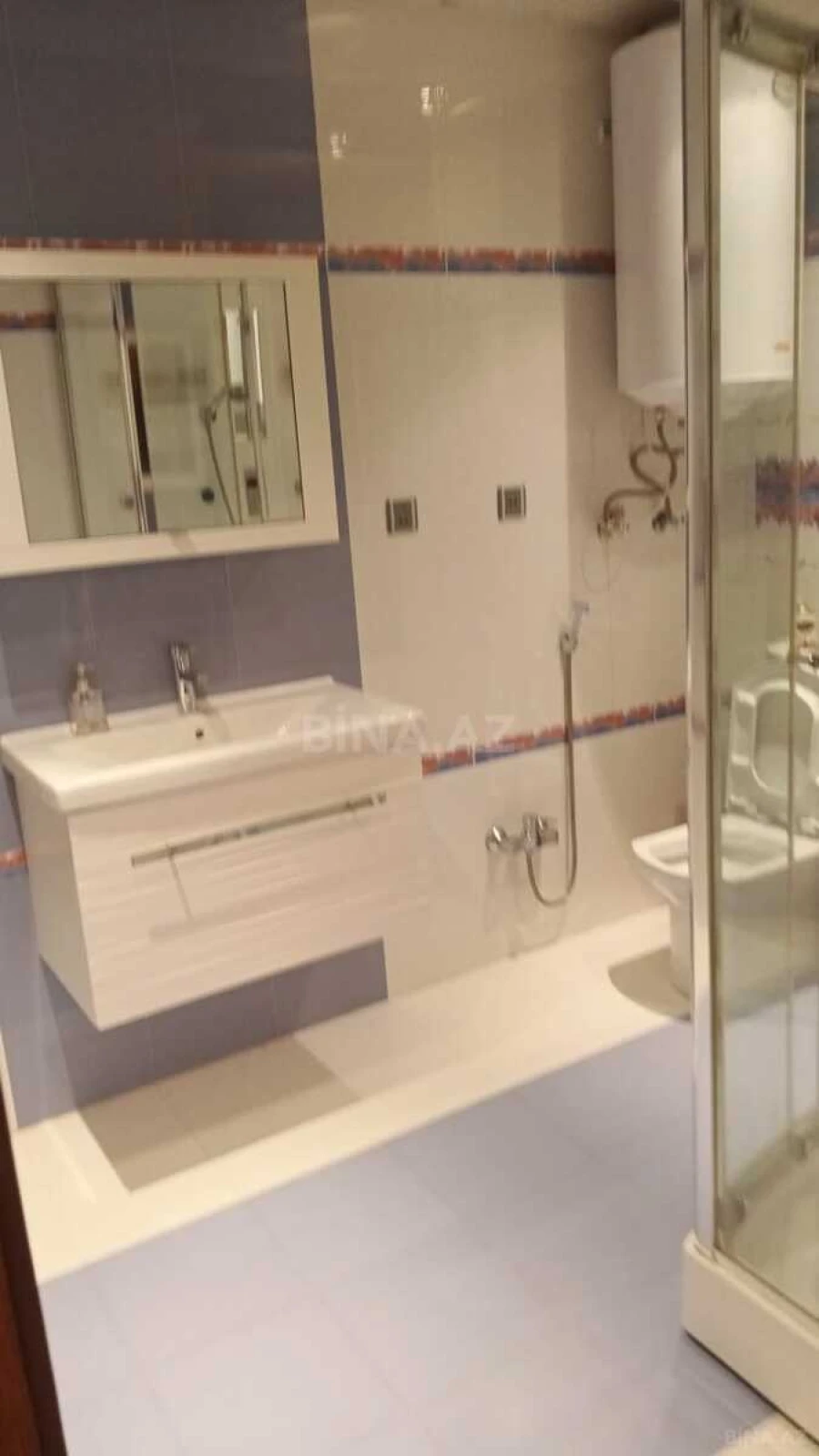 Satılır 4 otaqlı mənzil 170 m²