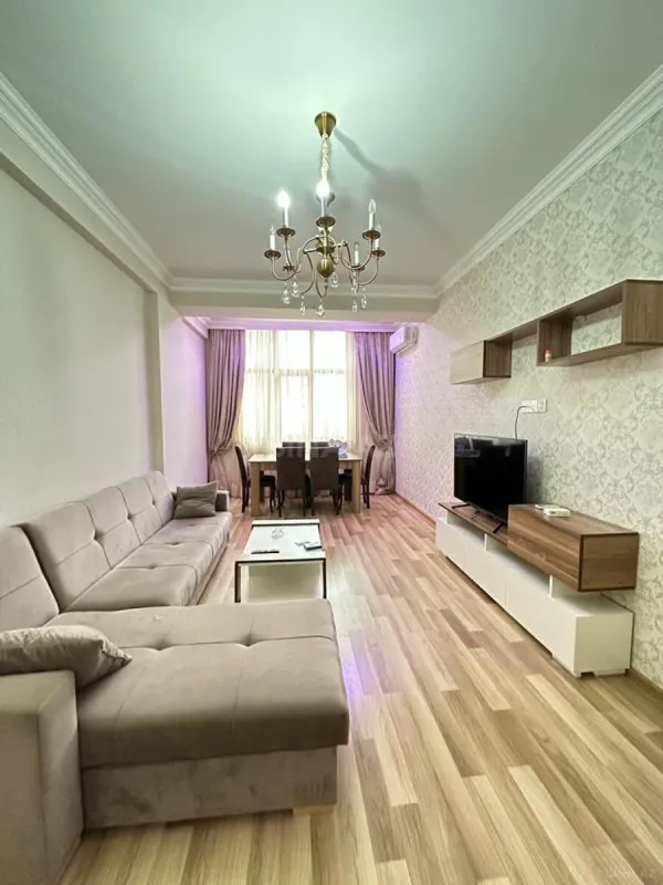 Kirayə verilir 2 otaqlı mənzil 85 m²