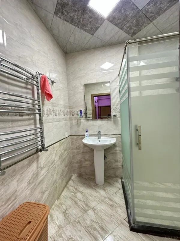 Kirayə verilir 2 otaqlı mənzil 85 m²