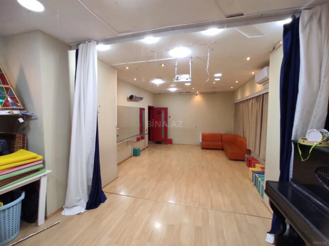 Satılır obyekt 440 m²