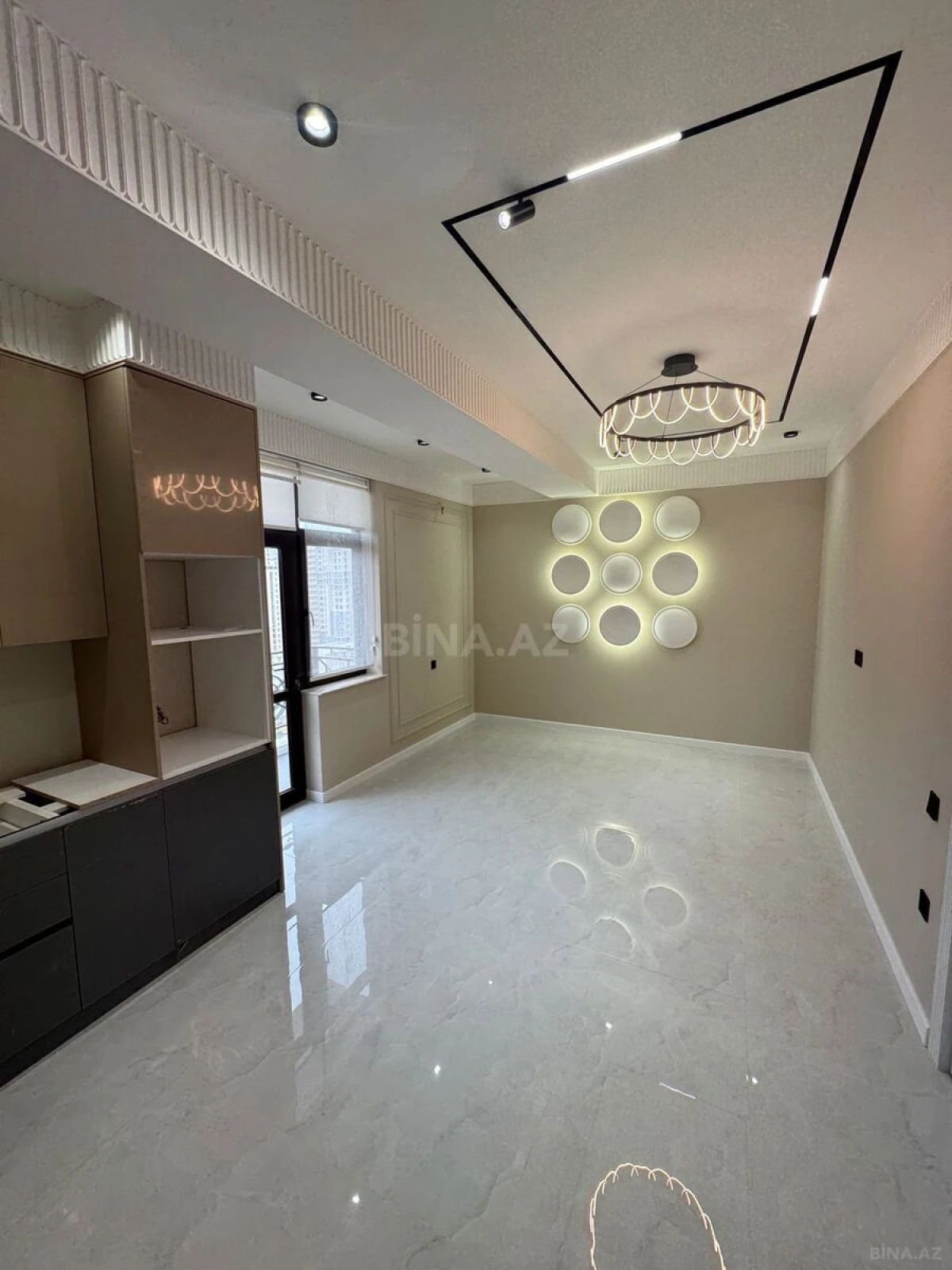 Satılır 4 otaqlı mənzil 137 m²